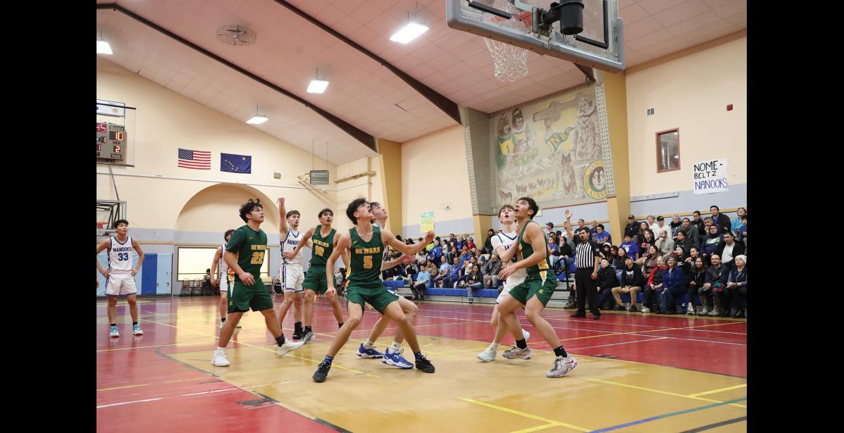 Photo by Anna Lionas REBOUND READY- Nanooks and Seahawks are poised and ready for a rebound from Finn Gregg’s foul shot.
